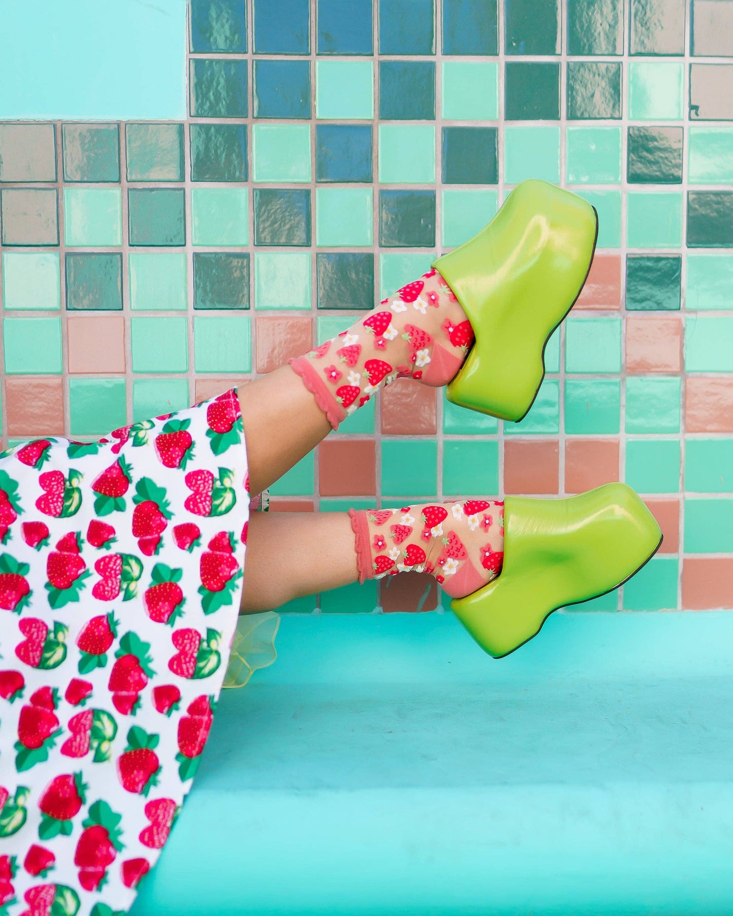 Strawberry Daisies Sheer Ruffle Sock