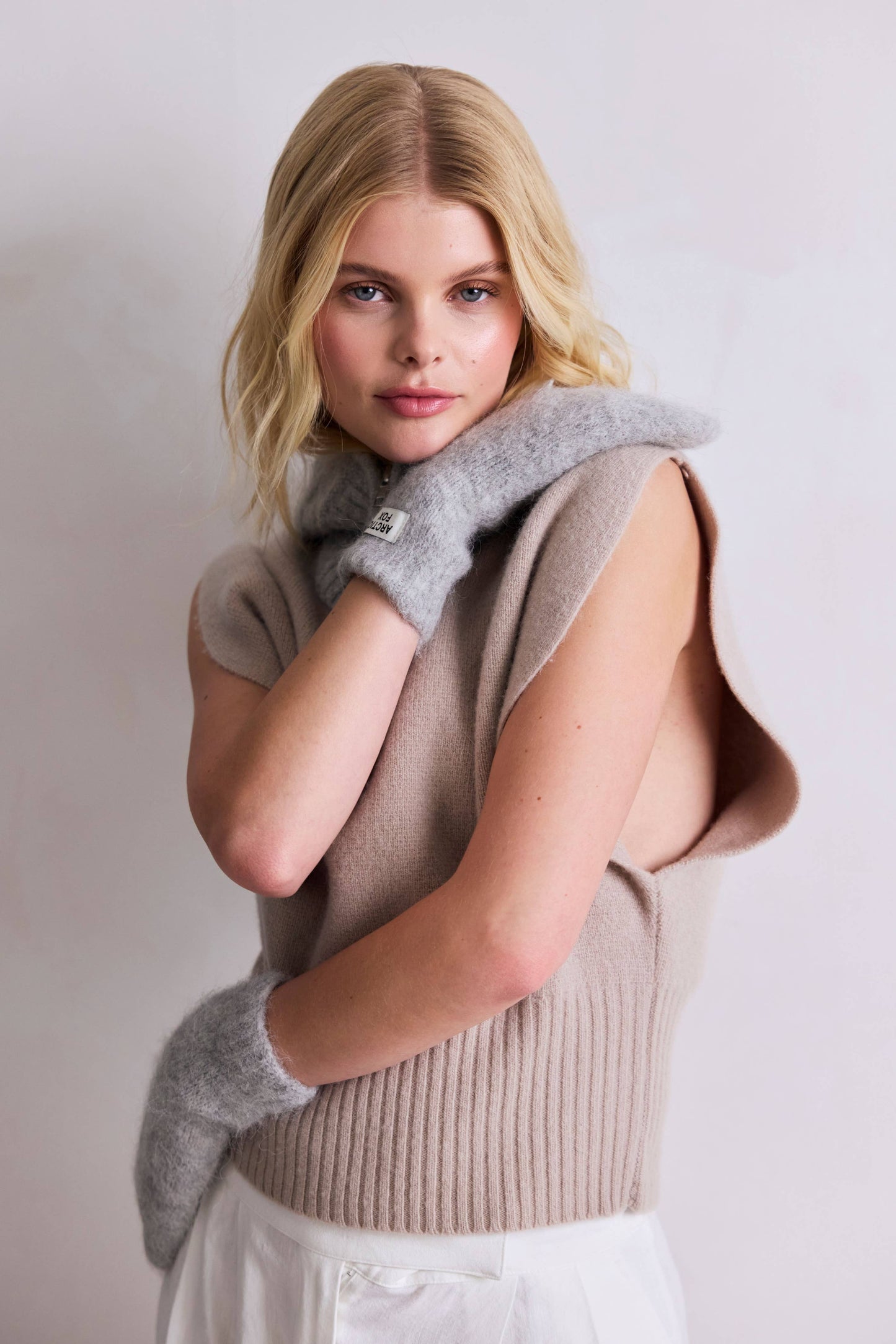 The Alpaca Mittens - Blizzard Grey