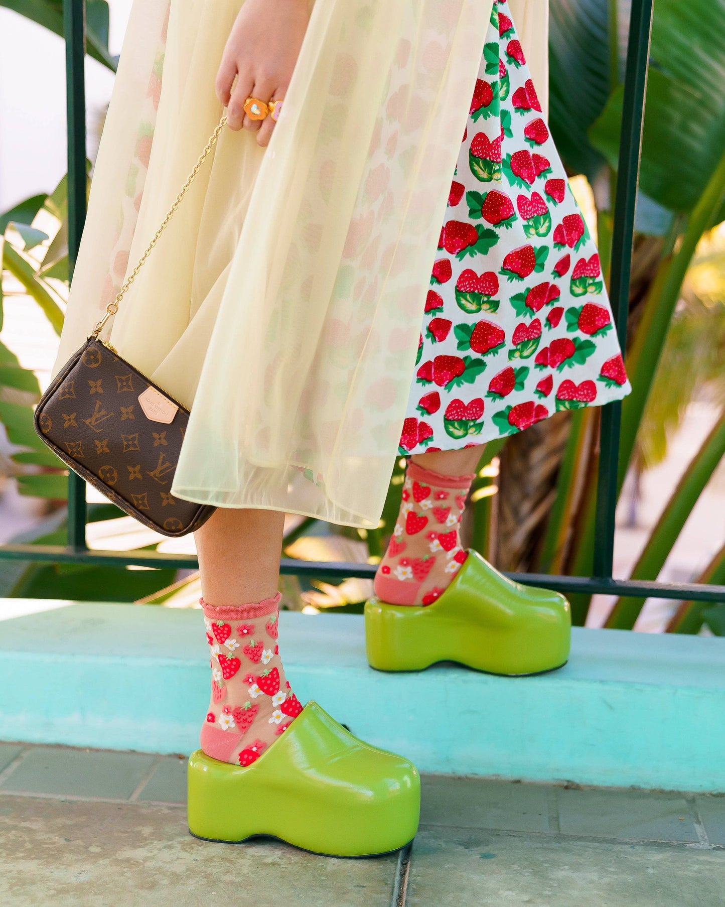 Strawberry Daisies Sheer Ruffle Sock