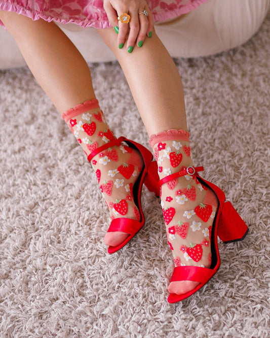 Strawberry Daisies Sheer Ruffle Sock