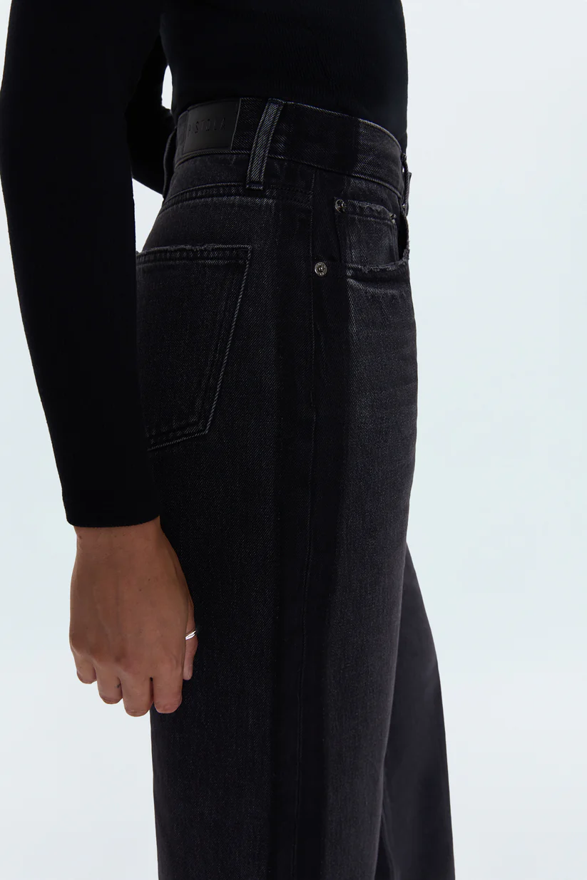 Wes High Rise Barrel Jean