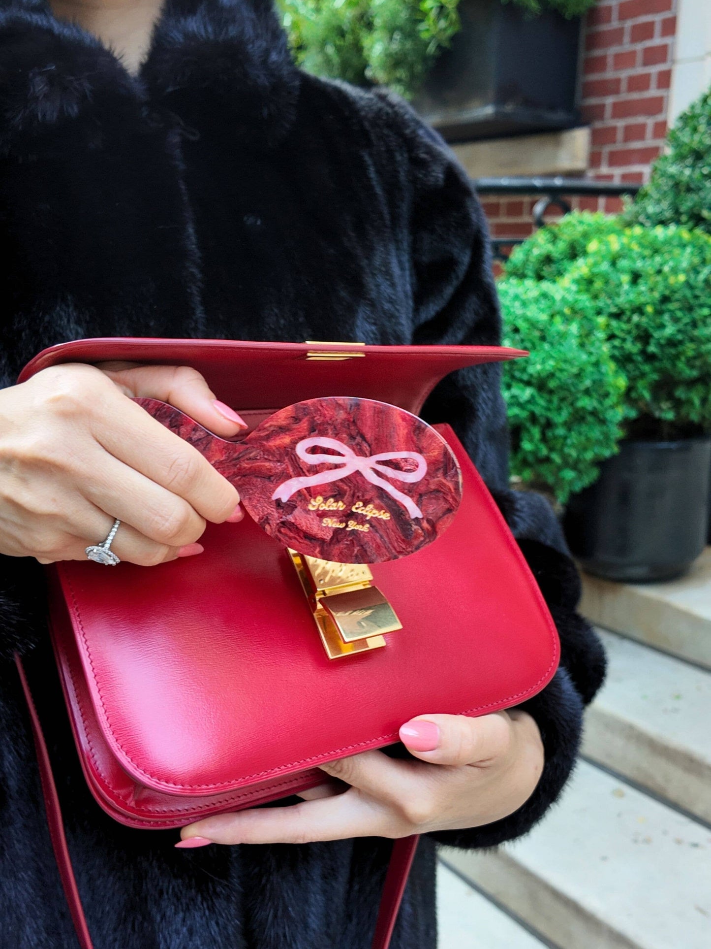 Vintage Bow Handbag Hero Brush