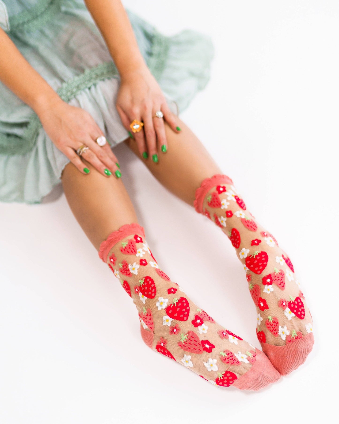 Strawberry Daisies Sheer Ruffle Sock